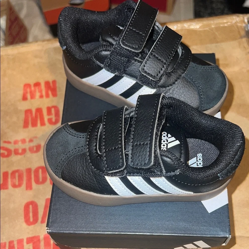 Adidas - Picture 3 of 6
